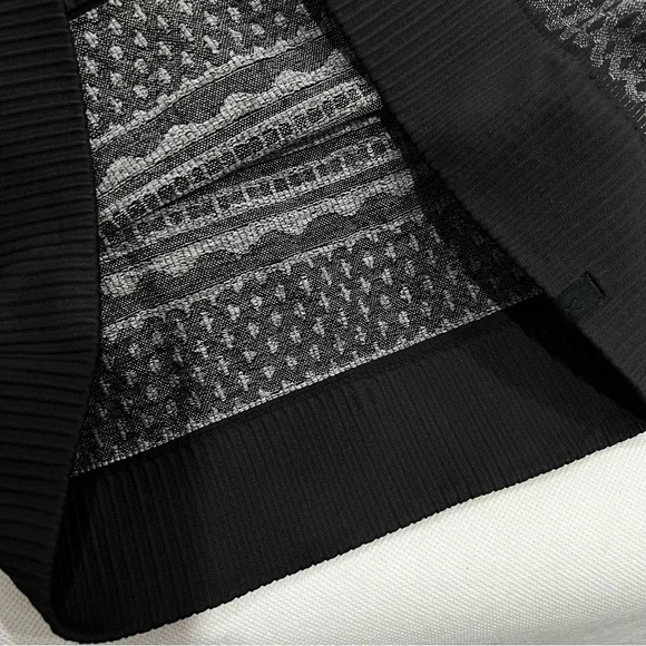 Lululemon Rest Less Pullover size 6 Black/ White (Third Release) Long Sleeve - Picture 11 of 13